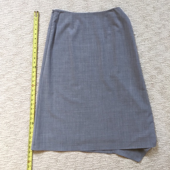 Skirt with unique pleat detail - Picture 2 of 7